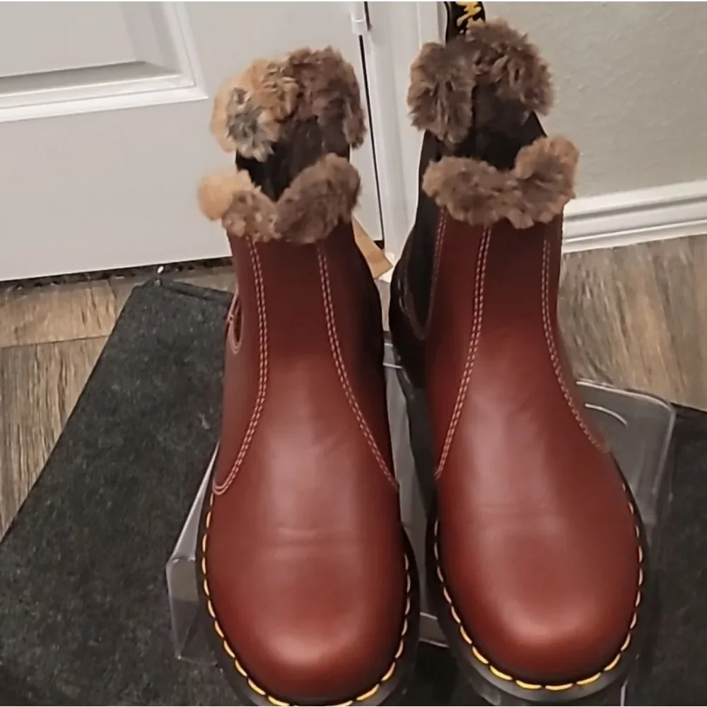 Dr. Martens Leonore Faux Fur Lined Lug Sole Chelsea Boot - Picture 10 of 12